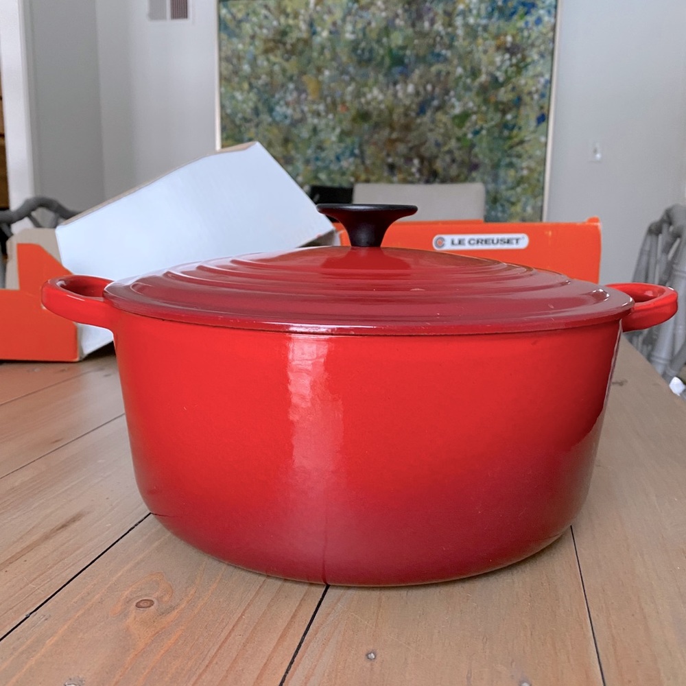 Le Creuset 5.5qt Dutch oven